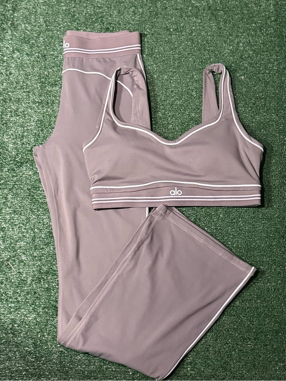 ALO Yoga Mauve Sports Bra & Leggings Set with White Piping